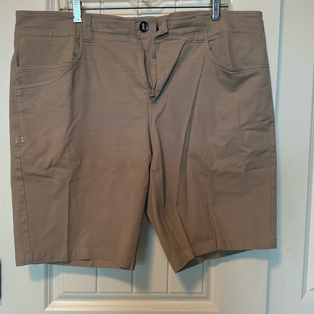 Under Armour Tan Cargo Shorts Relaxed Fit